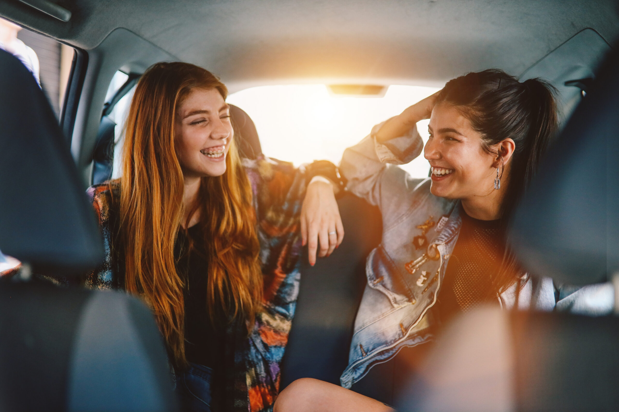 Two girls in the backseat of a ride share in Buenos Aires